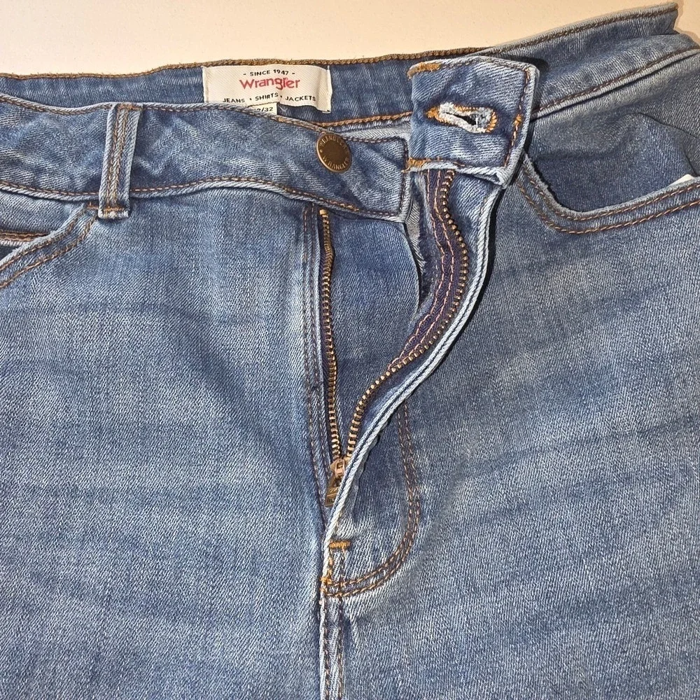Wrangler Women's Light Wash Stretch Denim Jeans Classic Boho Y2K 5 Pocket Design